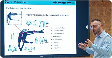 Florian Bouchet durante la defensa de su tesis doctoral